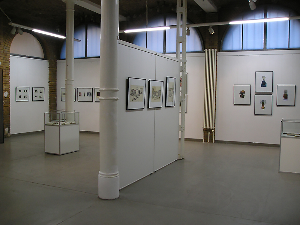 Ausstellungsansicht "Gezeihnet und geschnitten" von Regina Gebhard, 2007