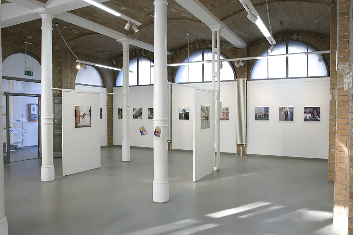 Ausstellungsansicht "!Kiez" von Stefan Berg, 2006