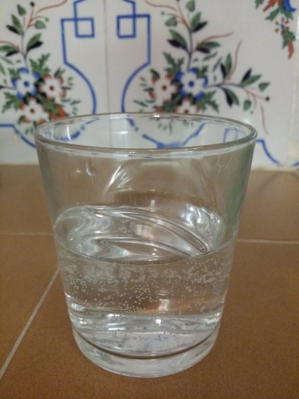 Wasserglas_Viola_Schwarz