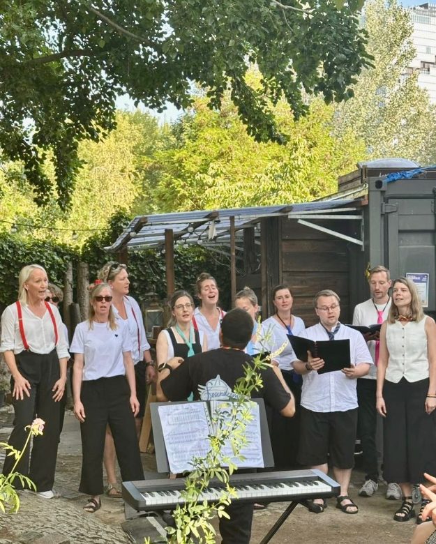 eine Gruppe Menschen