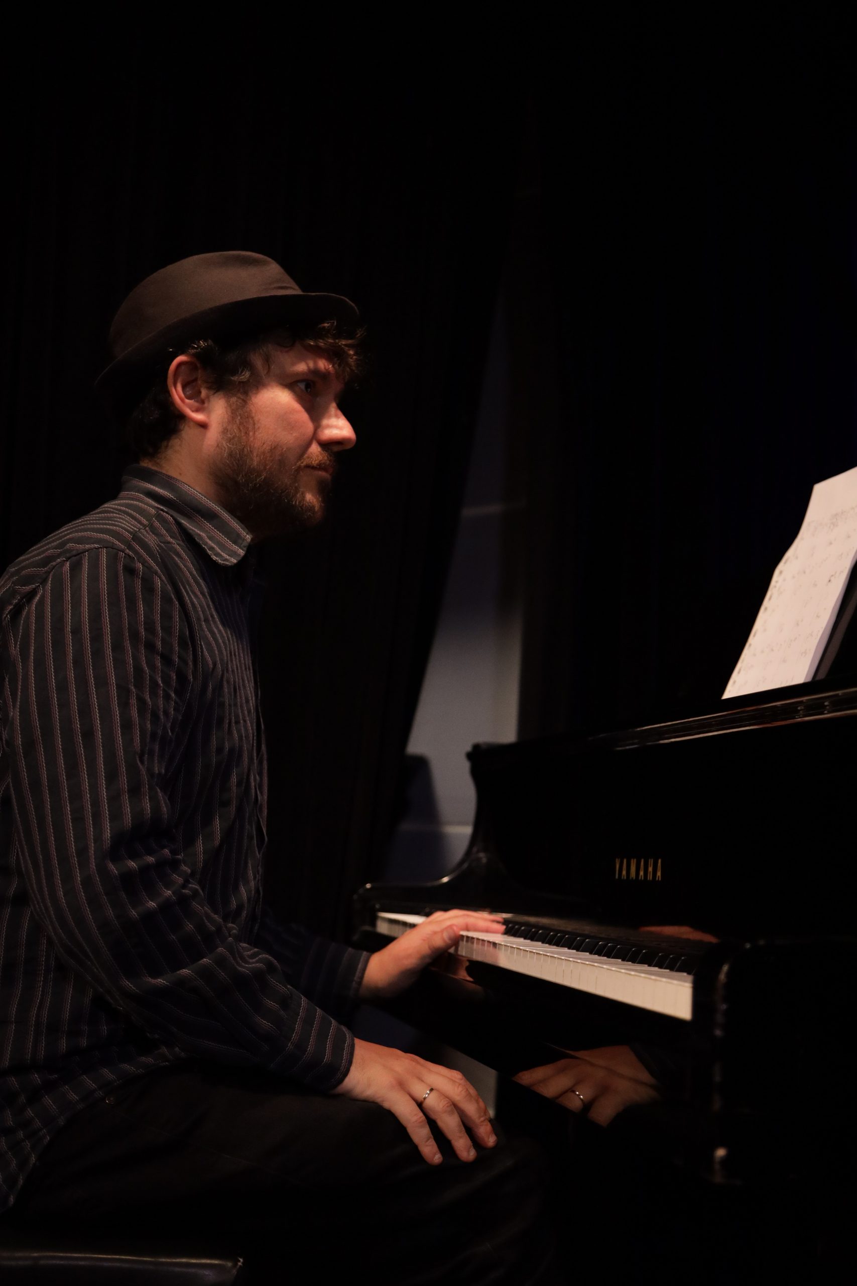 Mensch am Piano