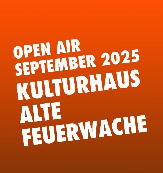 Plakat mit weißer Schrift auf orangenem Grund: Open Air September 2025