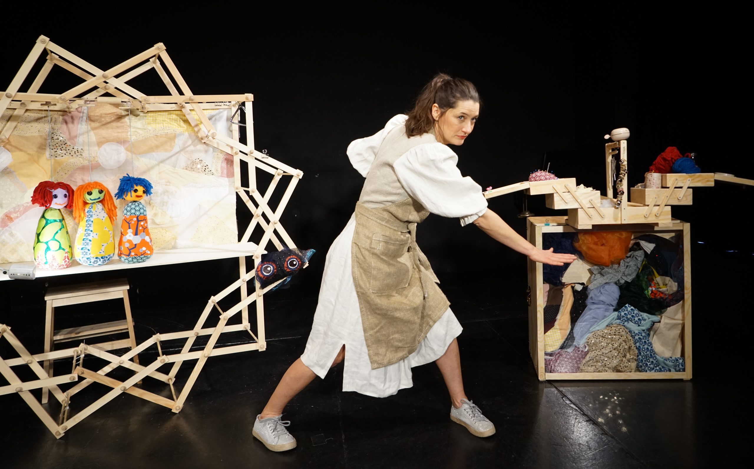 Szene aus Figurentheater Malinka mit Kathrin Brunner.